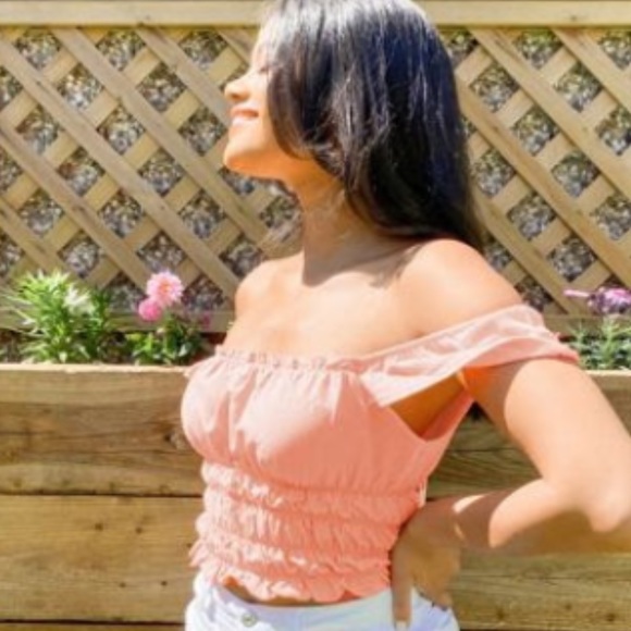 Cute Coral Off The Shoulder Smocked Cropped Top Size 6 or Small - Picture 1 of 2